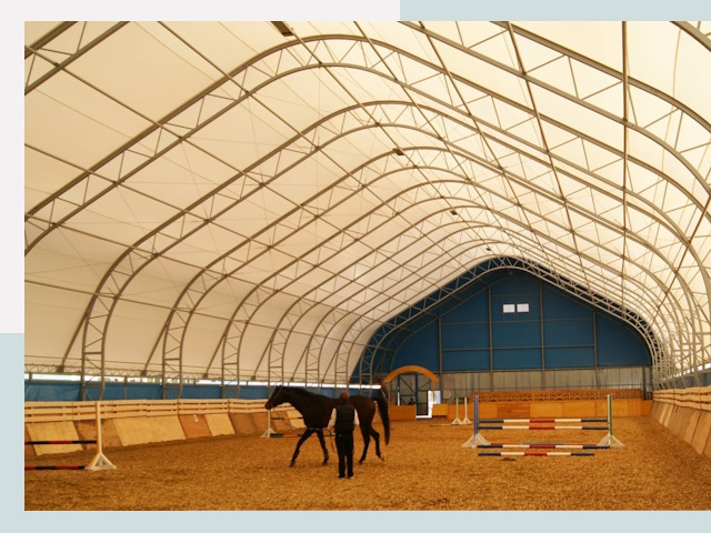 Строительство конных манежей в Торжке